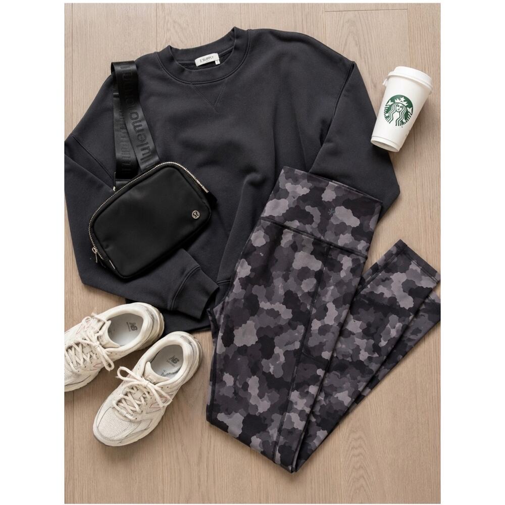 Athleta Lightning Camo High Rise 7/8 Leggings Gray Black Pockets Size Large
